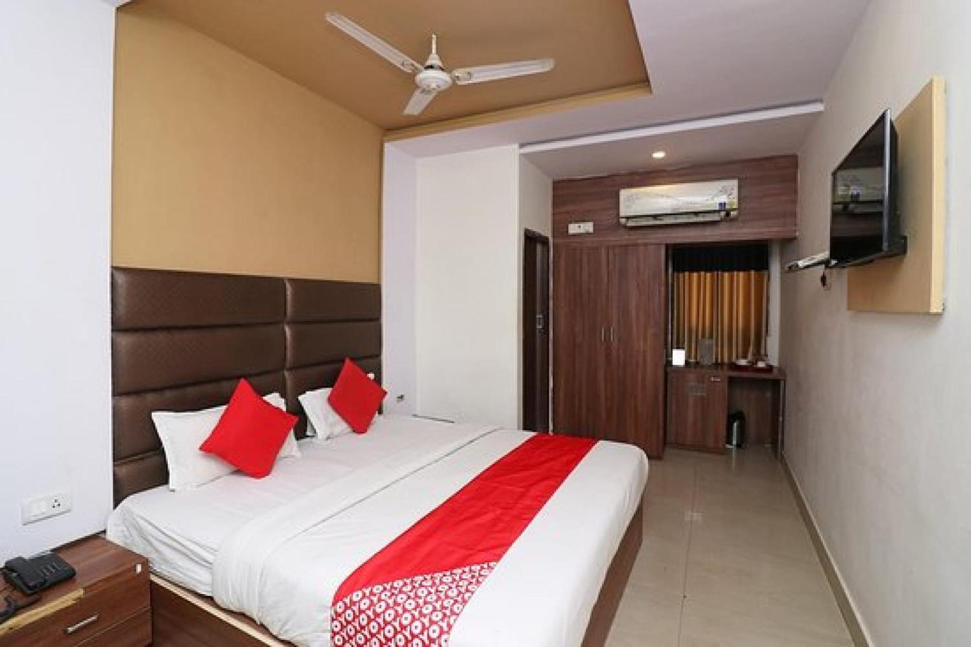 Capital O Hotel Surya Continental Lucknow Ngoại thất bức ảnh
