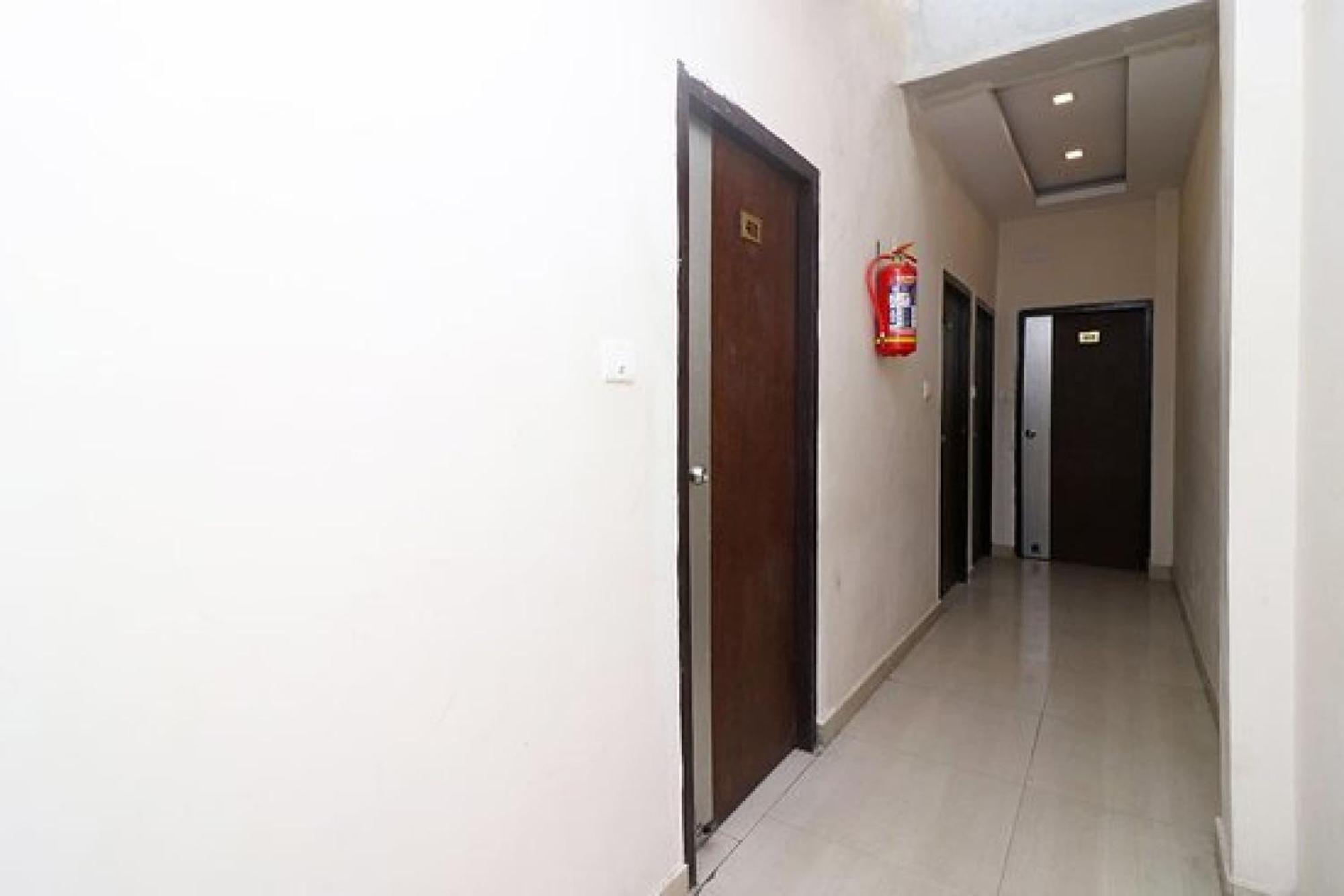 Capital O Hotel Surya Continental Lucknow Ngoại thất bức ảnh