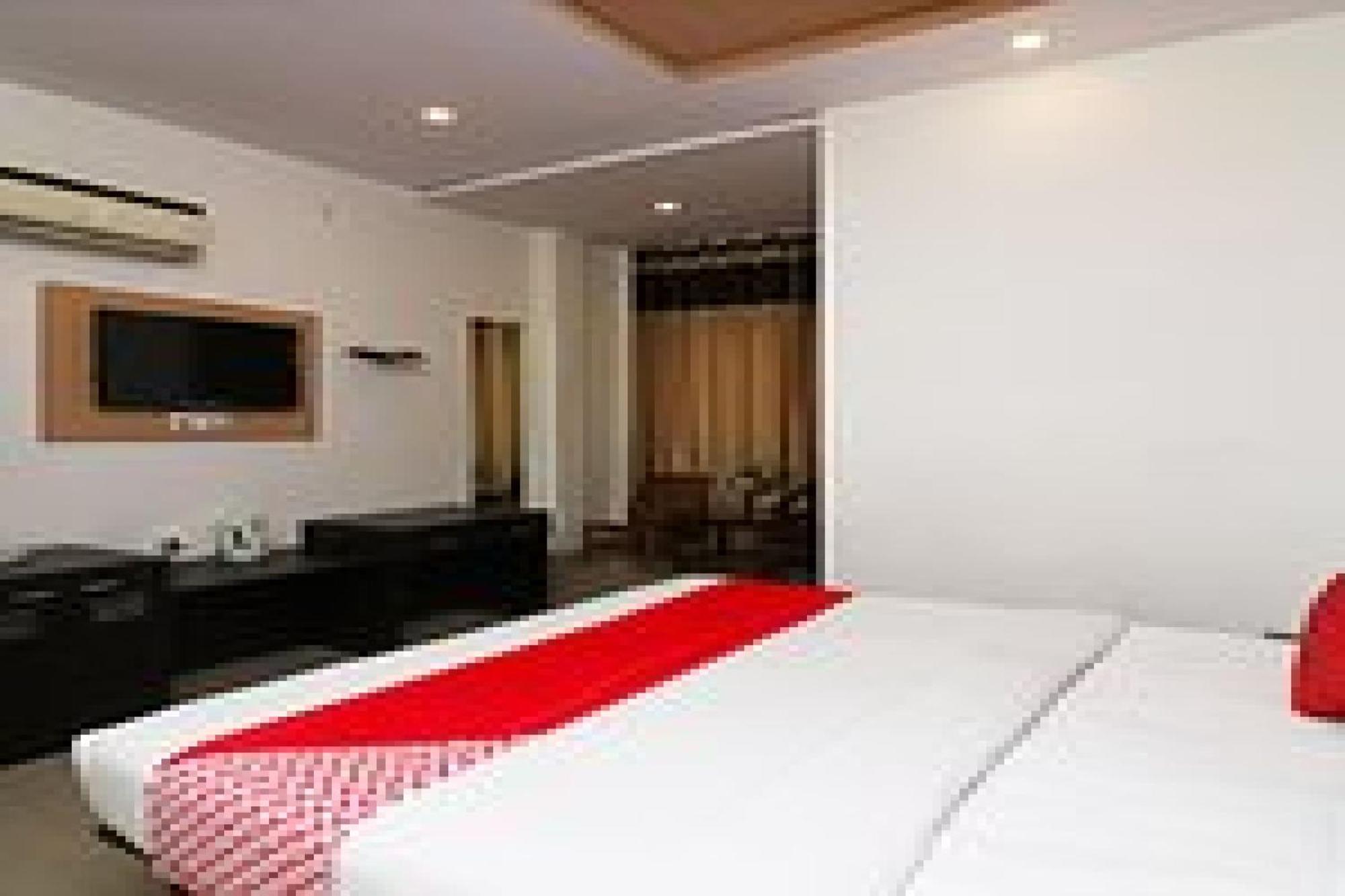 Capital O Hotel Surya Continental Lucknow Ngoại thất bức ảnh