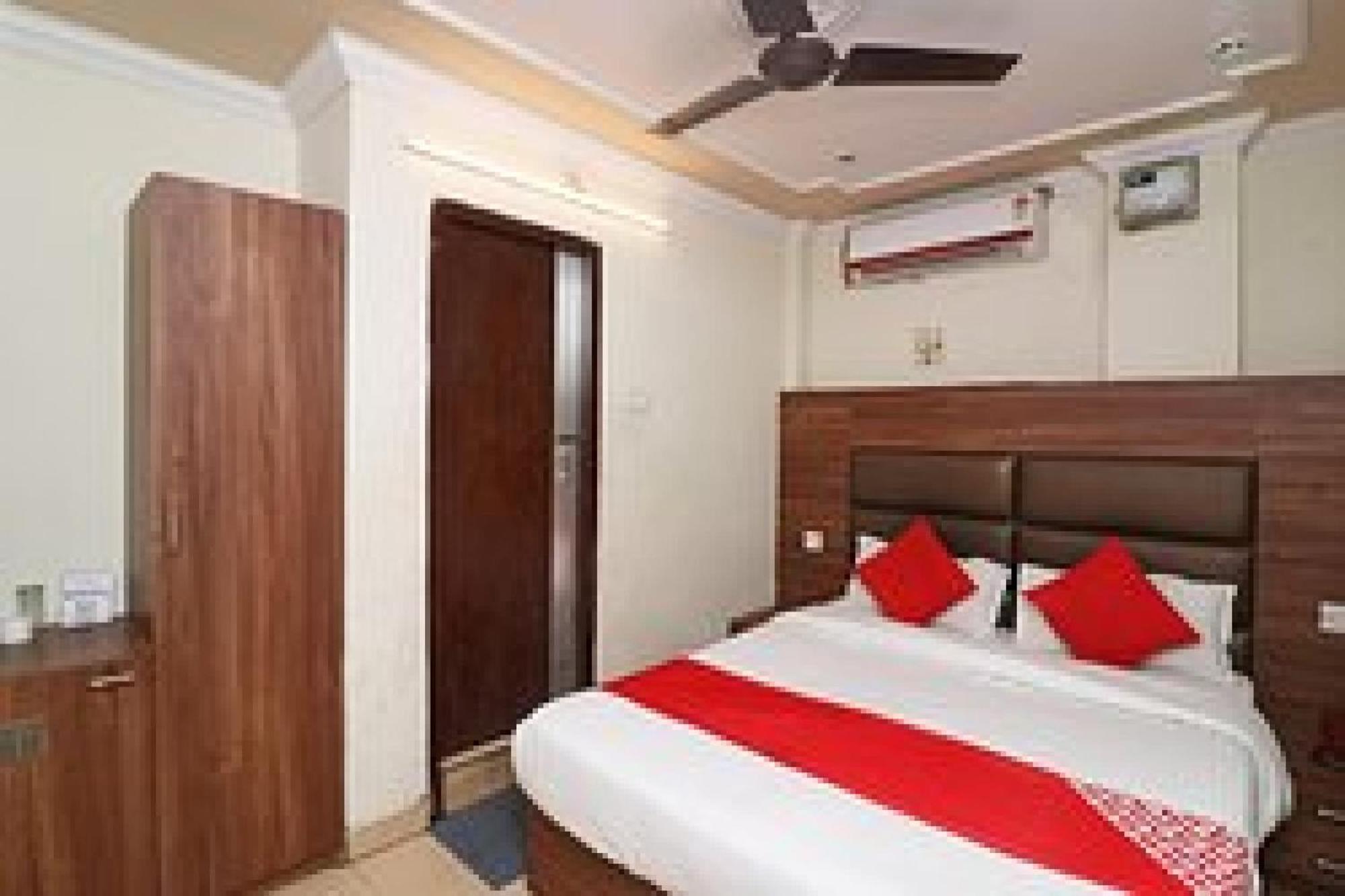 Capital O Hotel Surya Continental Lucknow Ngoại thất bức ảnh