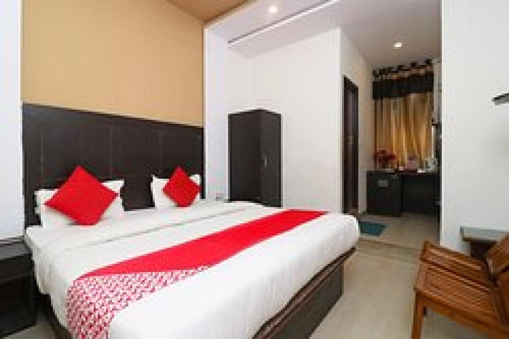 Capital O Hotel Surya Continental Lucknow Ngoại thất bức ảnh