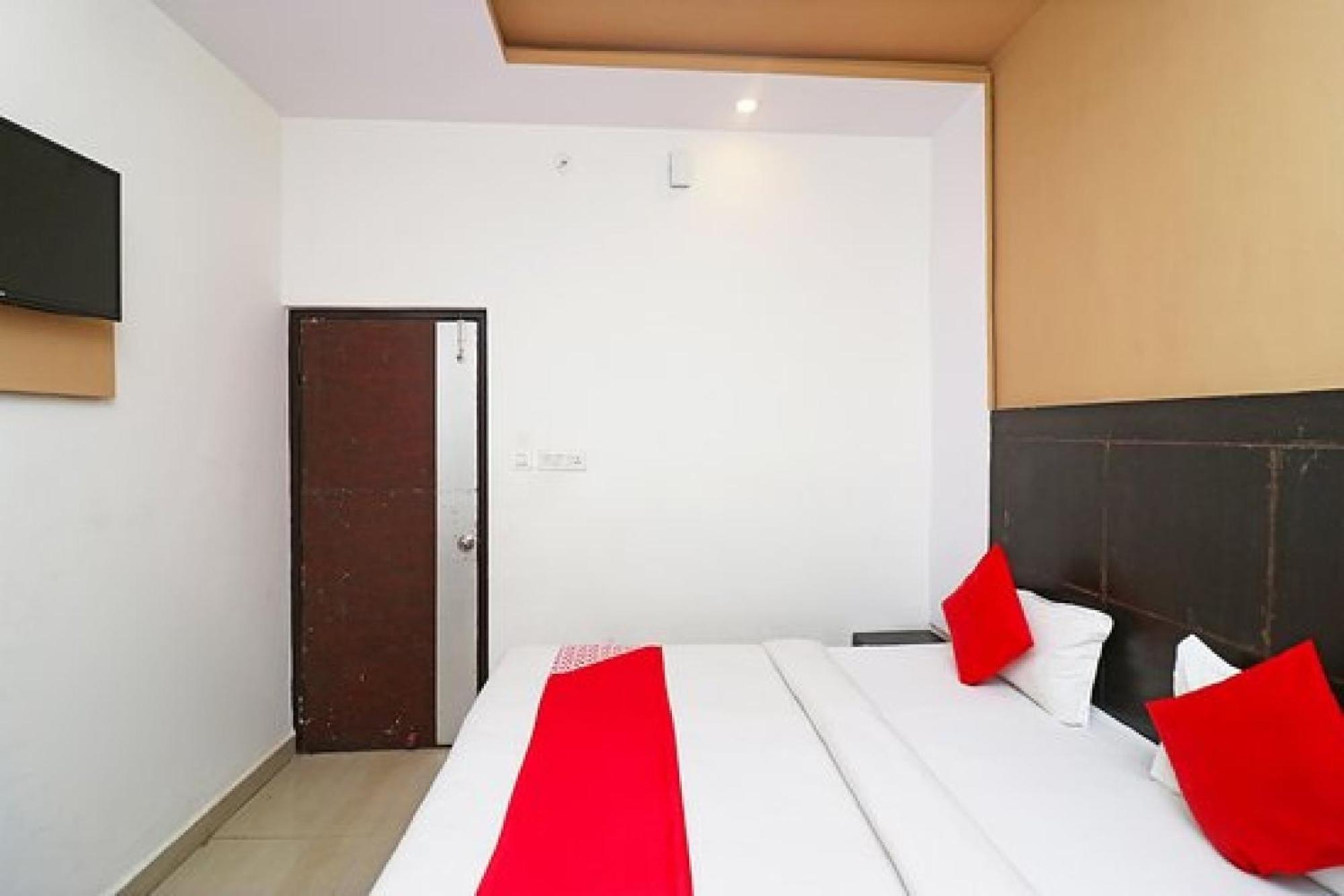 Capital O Hotel Surya Continental Lucknow Ngoại thất bức ảnh