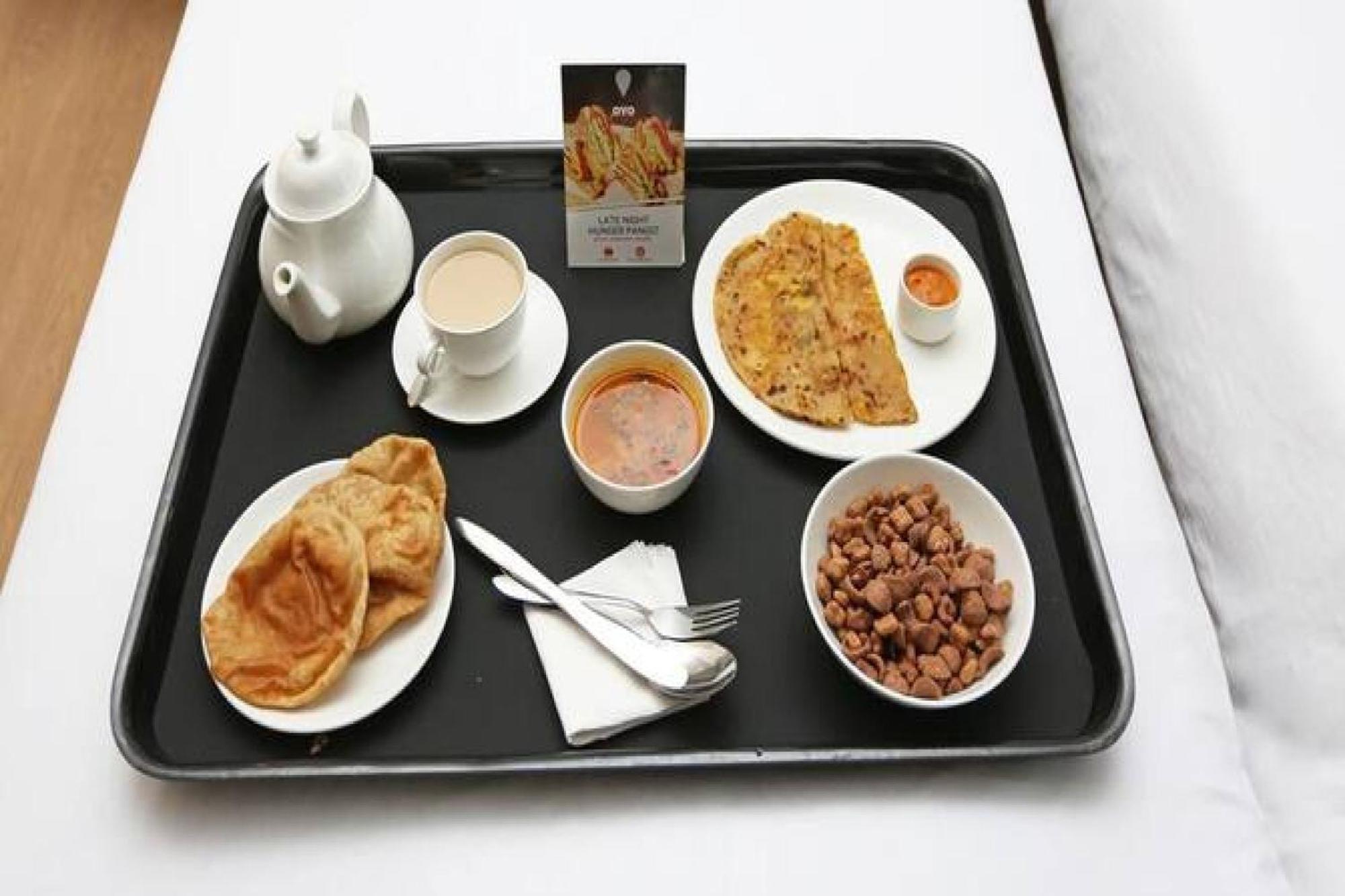 Capital O Hotel Surya Continental Lucknow Ngoại thất bức ảnh